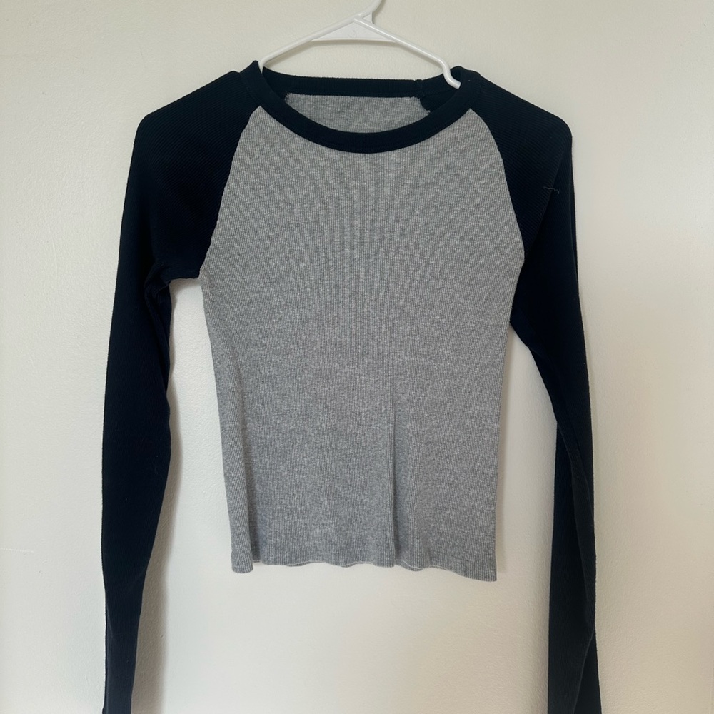 Brandy Melville Gray and Black Long Sleeve Tee